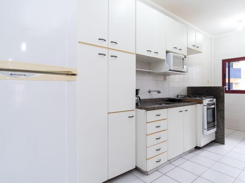 Apartamento Espacoso Com Ar Condicionado E Wi-Fi, A 100 Metros Da Praia - Edificio Estoril Ubatuba Exteriör bild