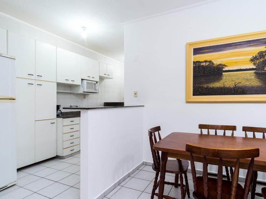 Apartamento Espacoso Com Ar Condicionado E Wi-Fi, A 100 Metros Da Praia - Edificio Estoril Ubatuba Exteriör bild